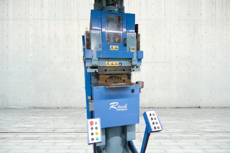 R-Tech VRFB-80 – Maschine zur Rahmenfertigung